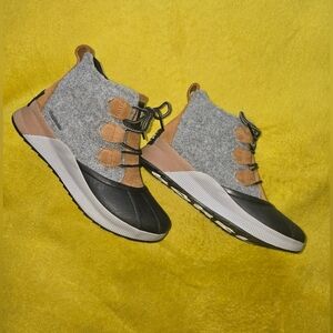 Sorel boots size 8 women's